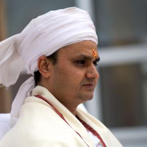 Онлайн сатсанг (лекция) Шри Гурудэва Шри Пракаша Джи о духовных аспектах йоги