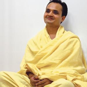 Мантра-медитация, сатсанг, индивидуальные встречи с Духовным Учителем Шри Пракашем Джи
